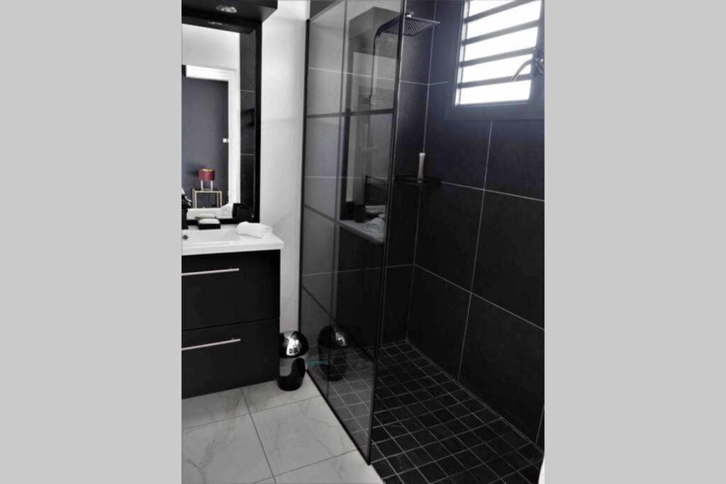 Villa Palm Diamond Jacuzzi & Piscine Prives เลอ ดีอามงต์ ภายนอก รูปภาพ